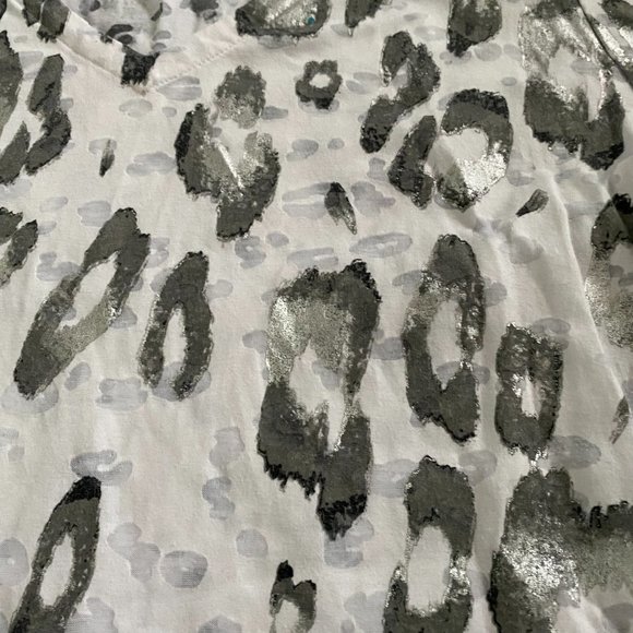 ♥ Weekends by Chico's Animal Print Shirt in Silver and Gray ZERO or Missy 4/S - Picture 4 of 4
